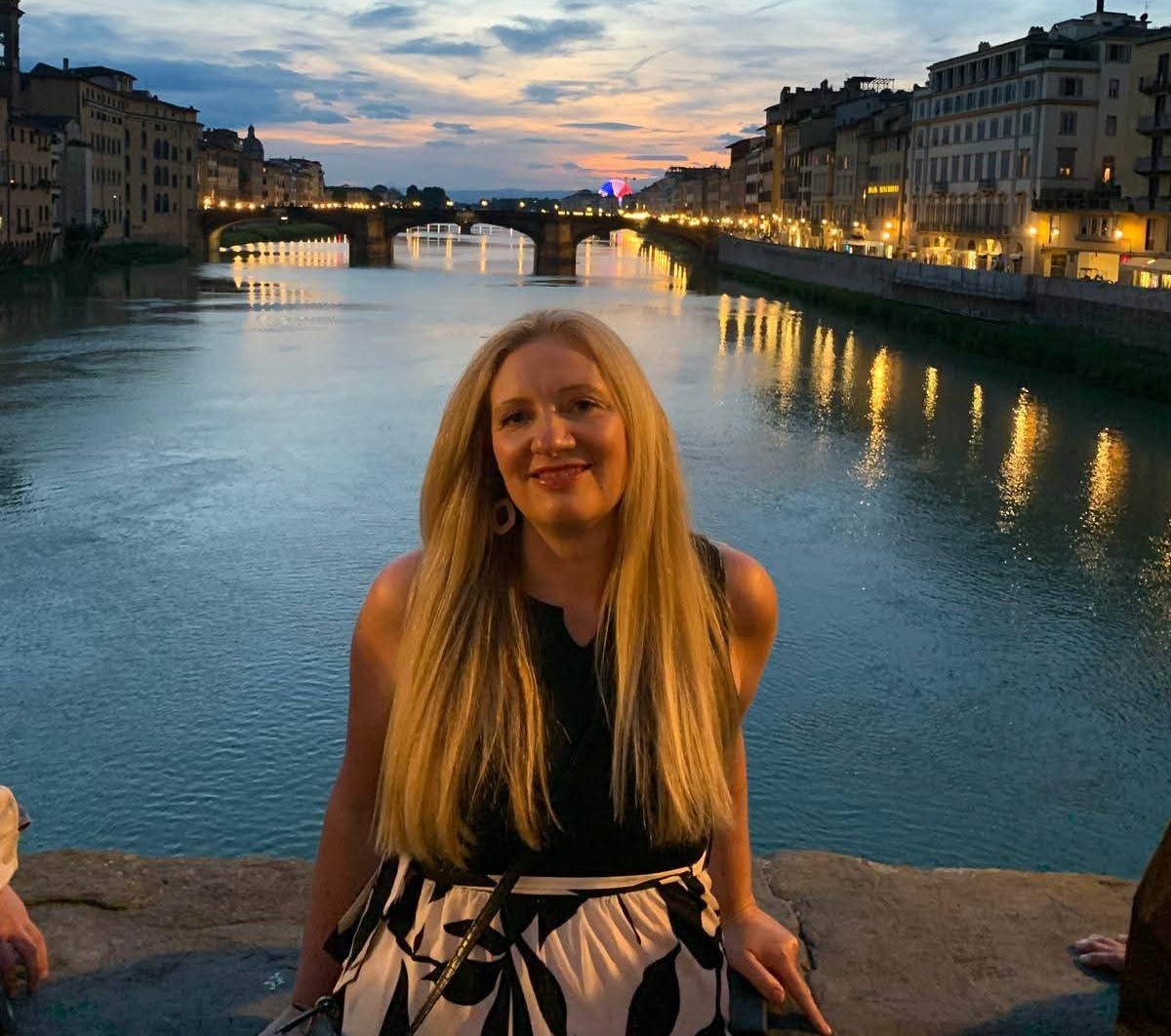 Emma Morris, Travel Associate