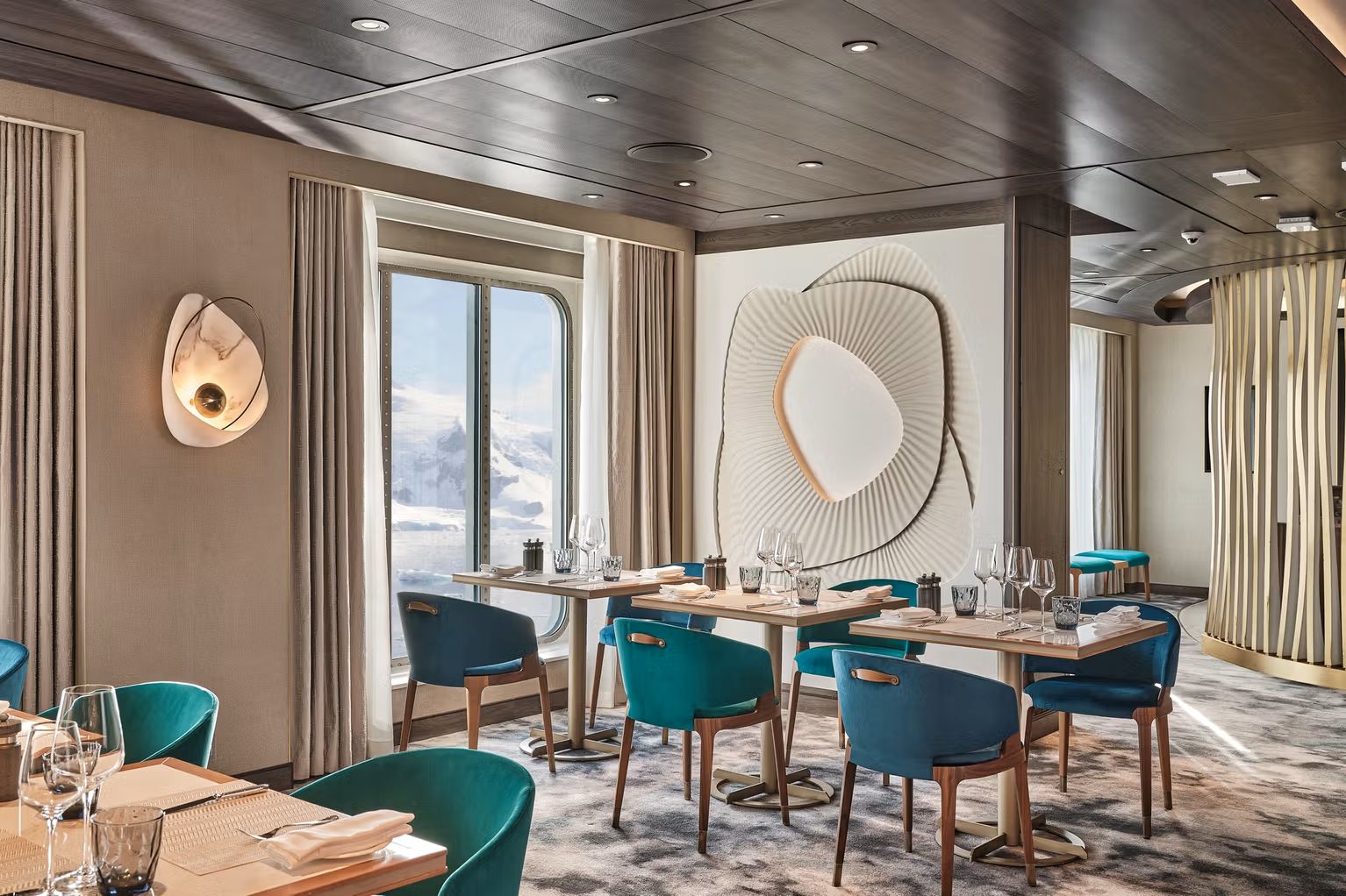 Silver Endeavour — The Restaurant