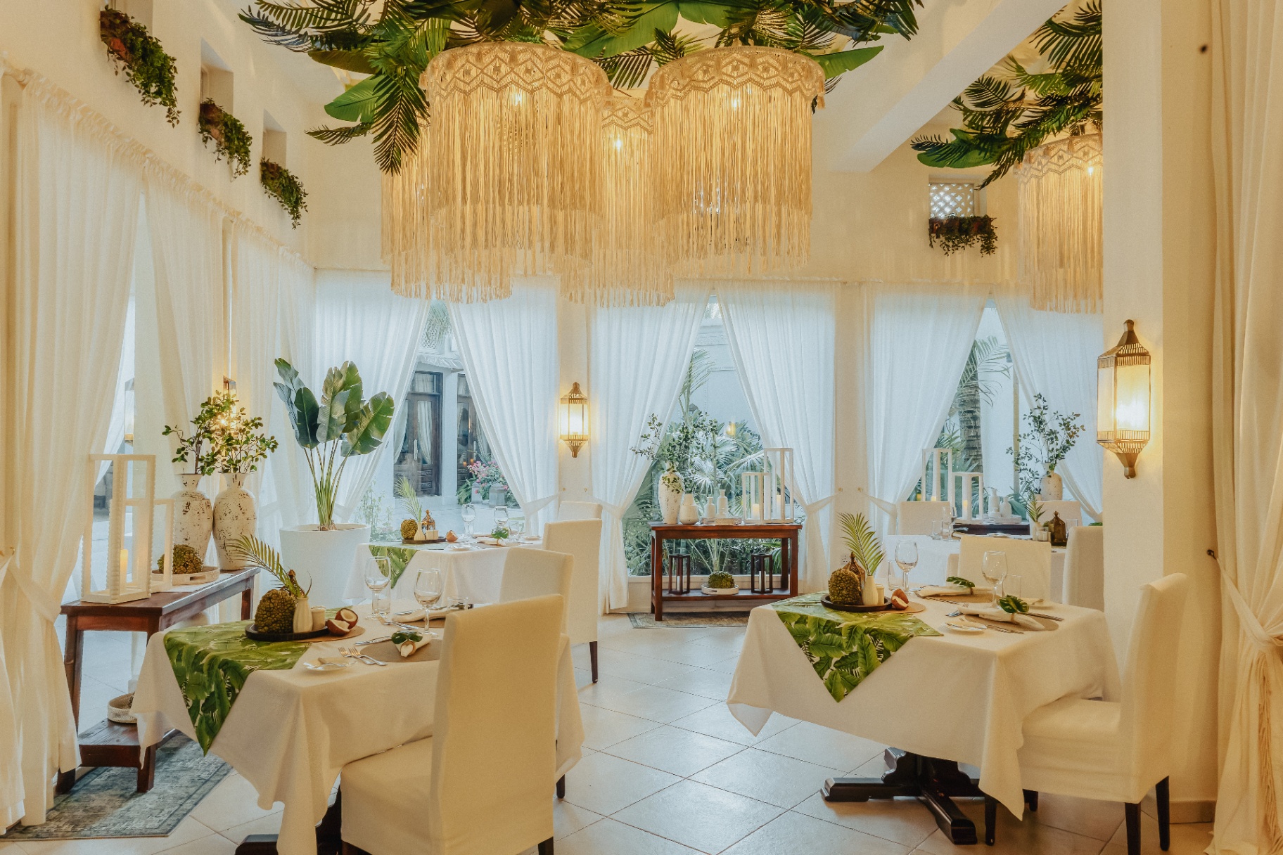 Restaurants & Bars