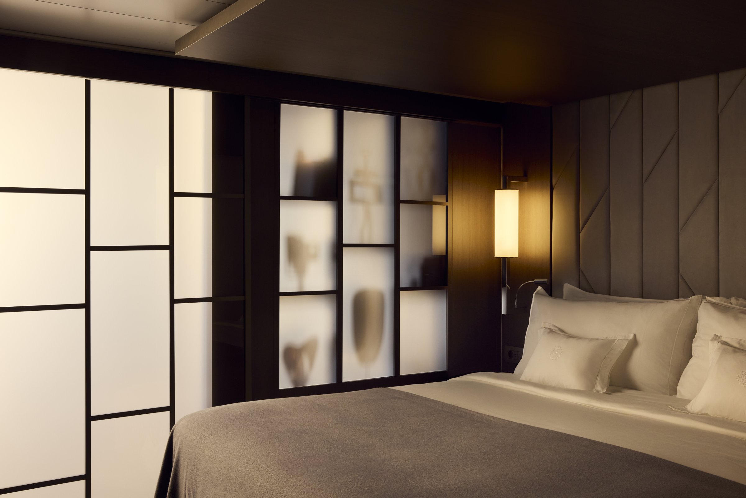 EXPLORA II — Premier Penthouse Living