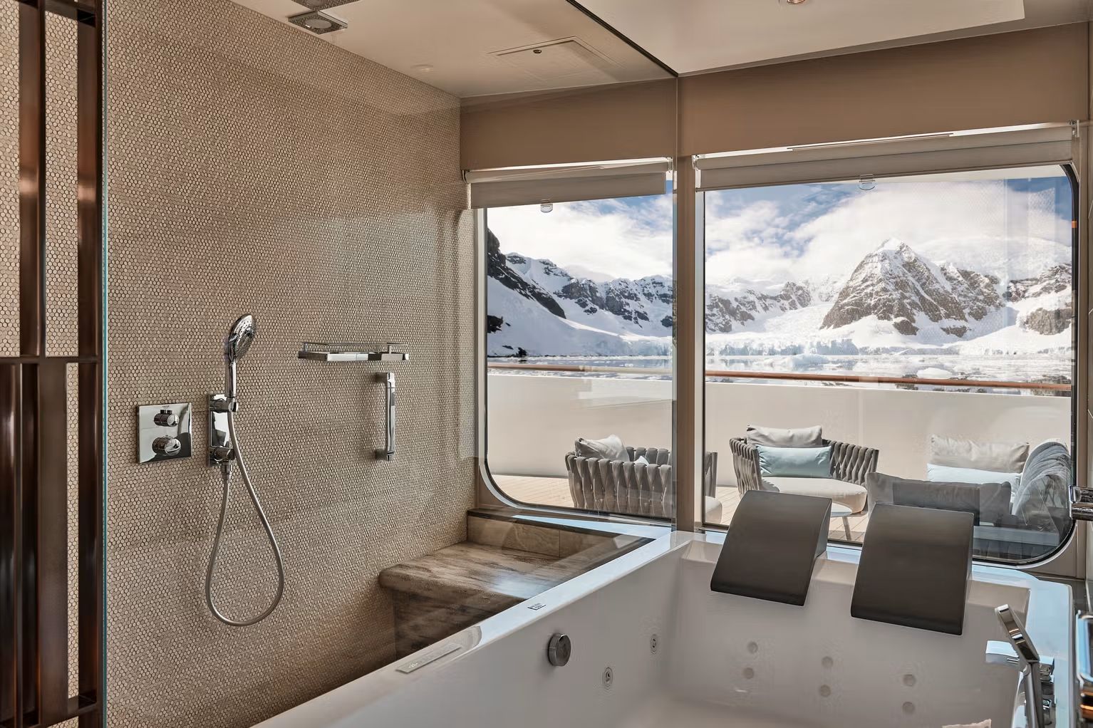 Silver Endeavour — Grand Suite Bath with Antarctic View