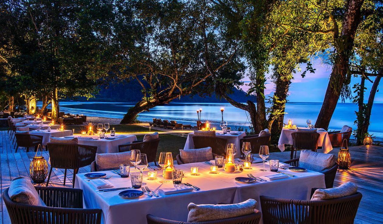 Restaurants & Bars