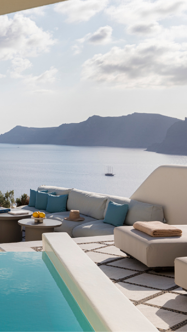 Suite Terrace & Caldera Views