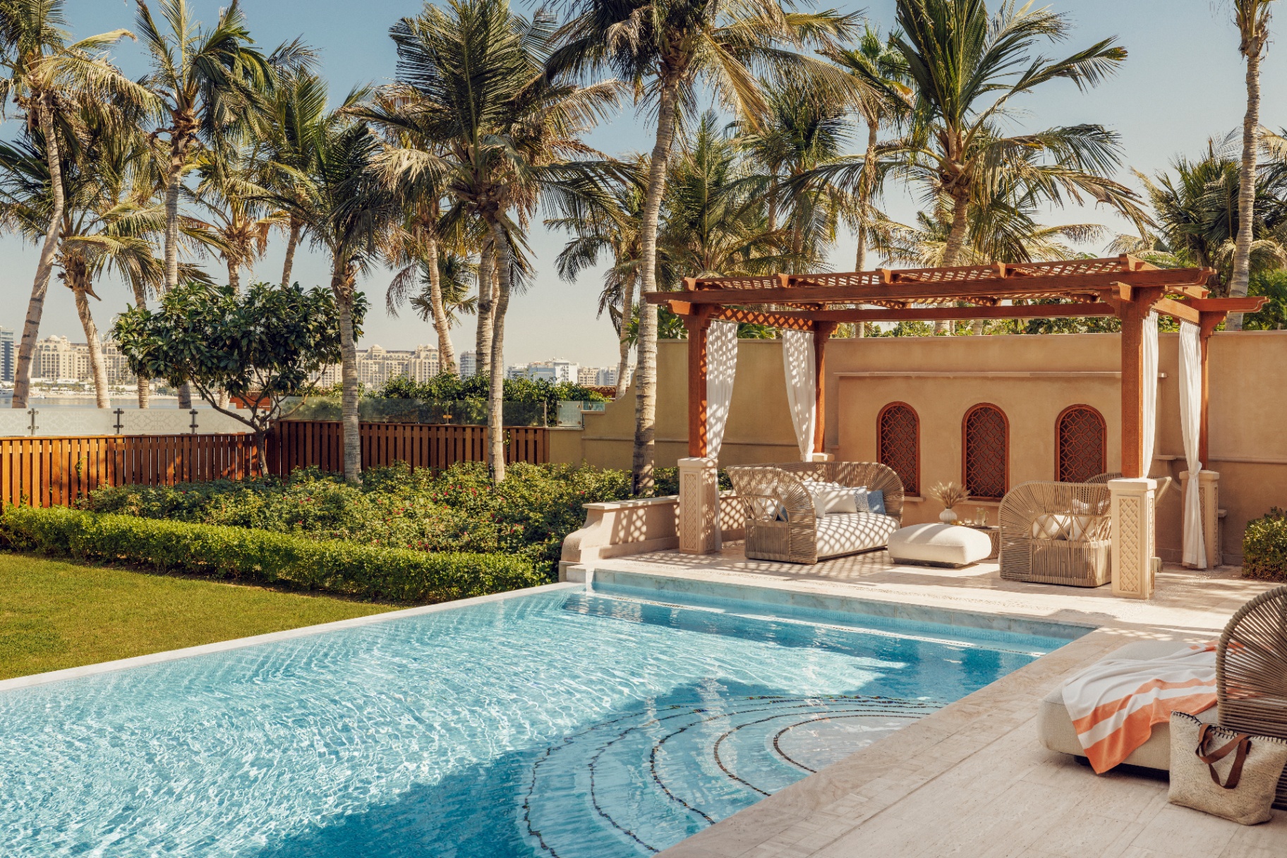 Villa Pool