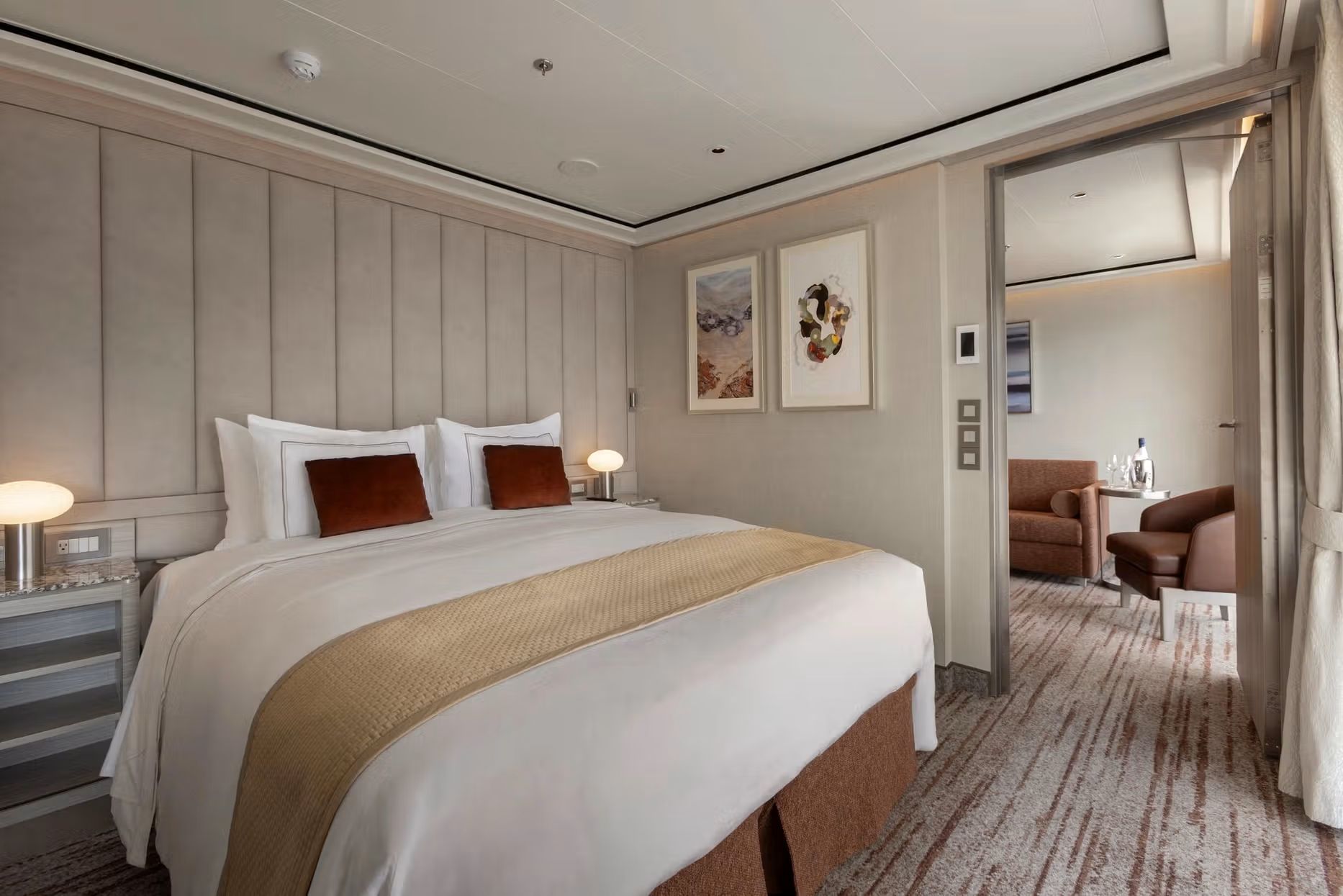 Silver Ray — Suite Bedroom