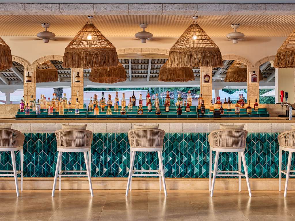 Tabora's Bar