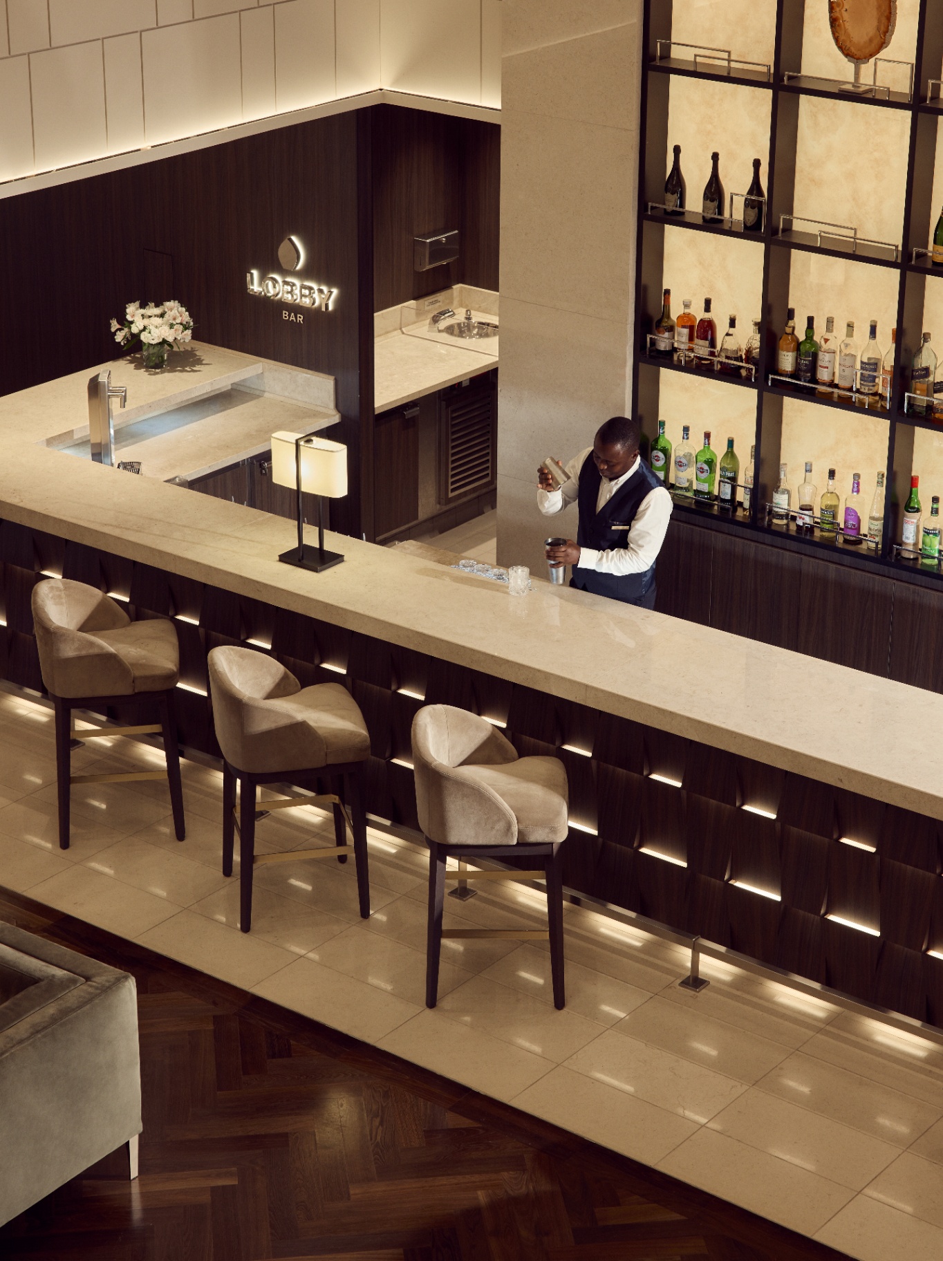 EXPLORA II — Lobby Bar
