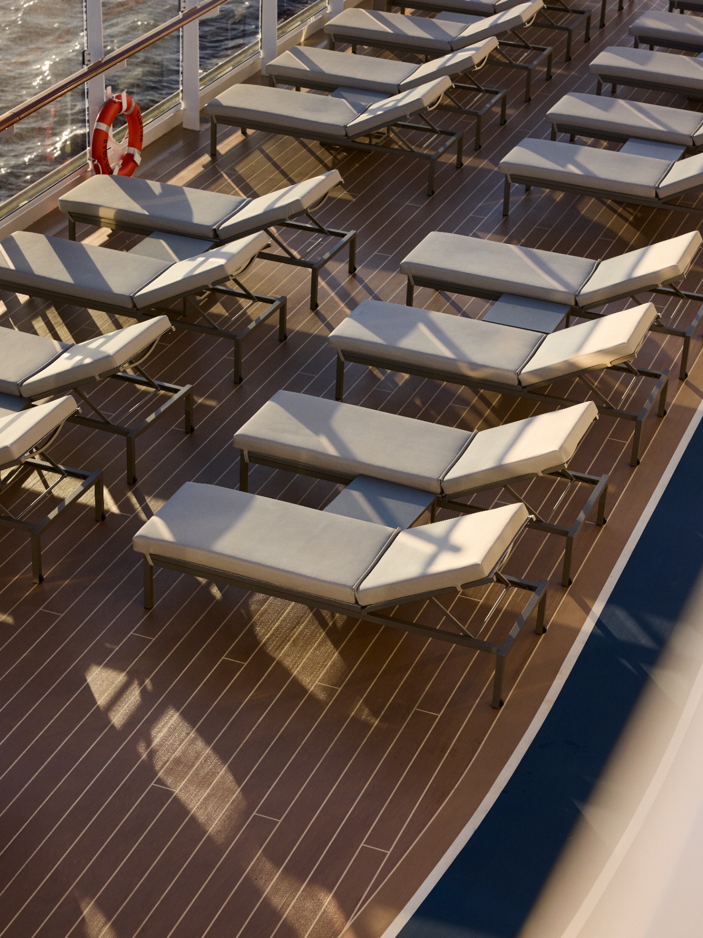 EXPLORA II — Whirlpool Sun Deck
