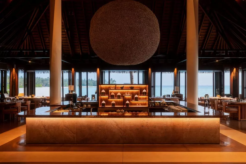 Restaurants & Bars