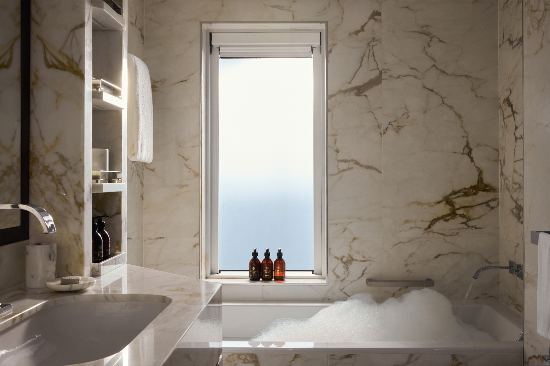 EXPLORA I — Serenity Residence Bathroom