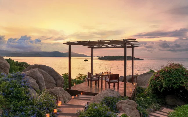 Dining by the Edge