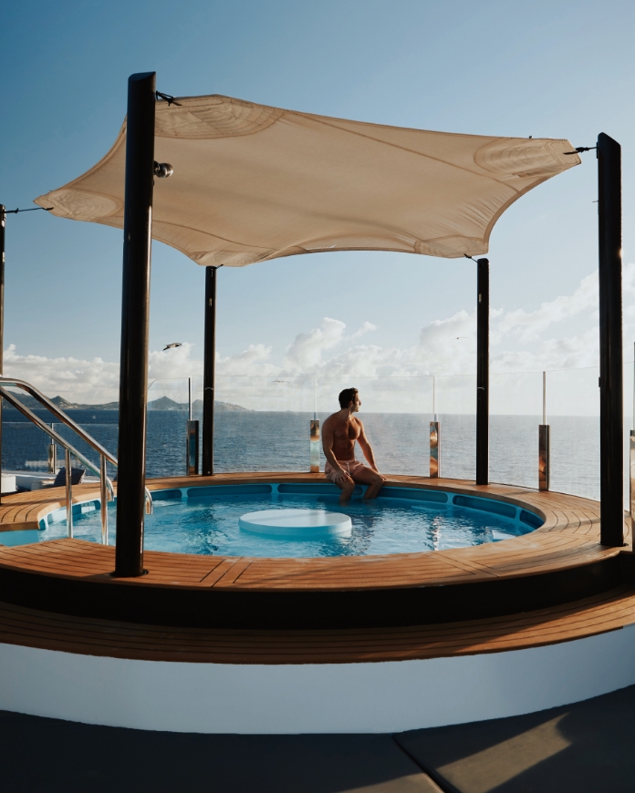 Evrima — Pool & Jacuzzi