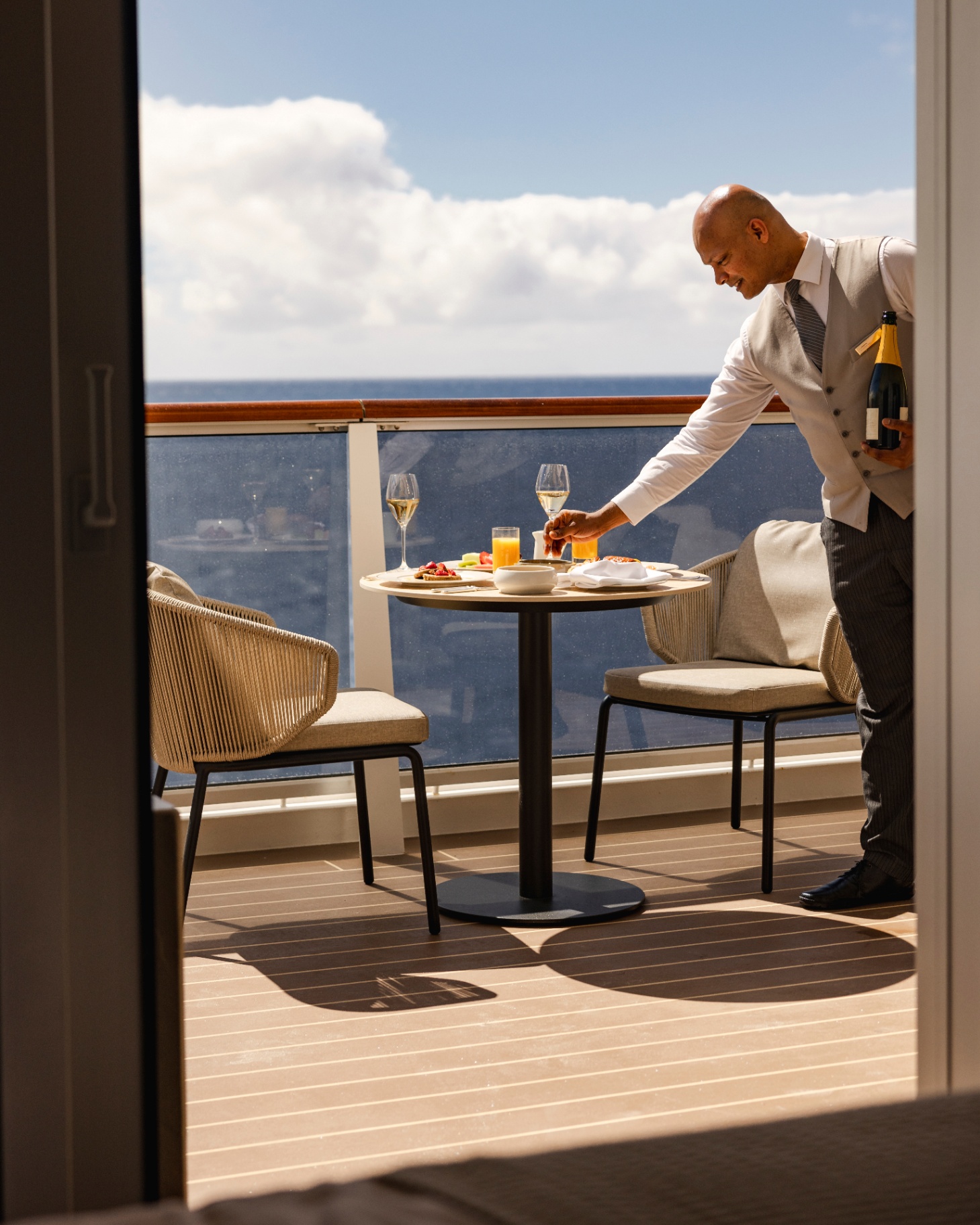 EXPLORA I — Suite Balcony Service