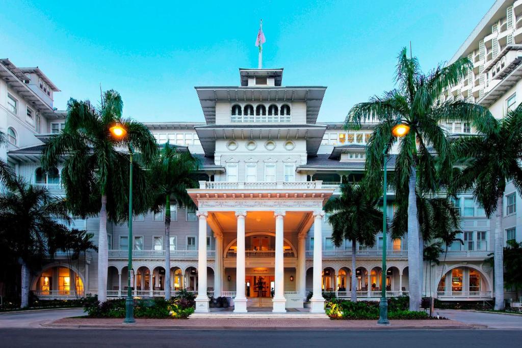 Moana Surfrider luxury hotel